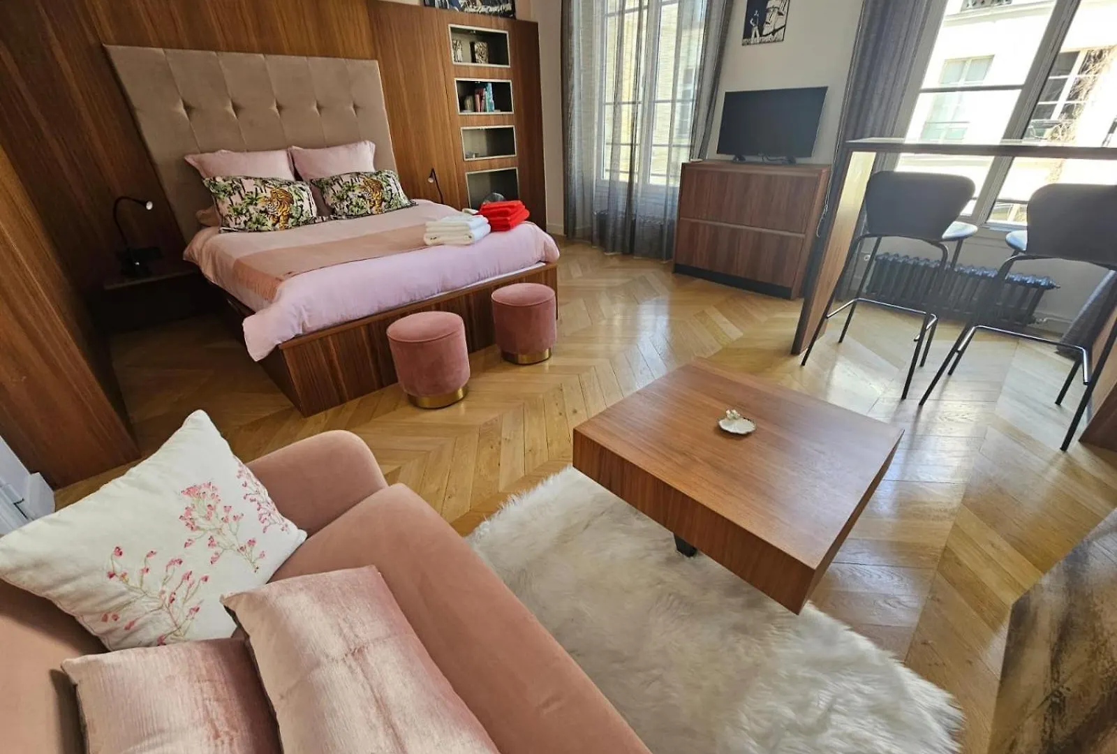 Rose Apartment
